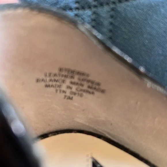 🔹 Boutique 9 Snakeskin Print with Rhinestone Bow Peep Toe Pump - Picture 7 of 7